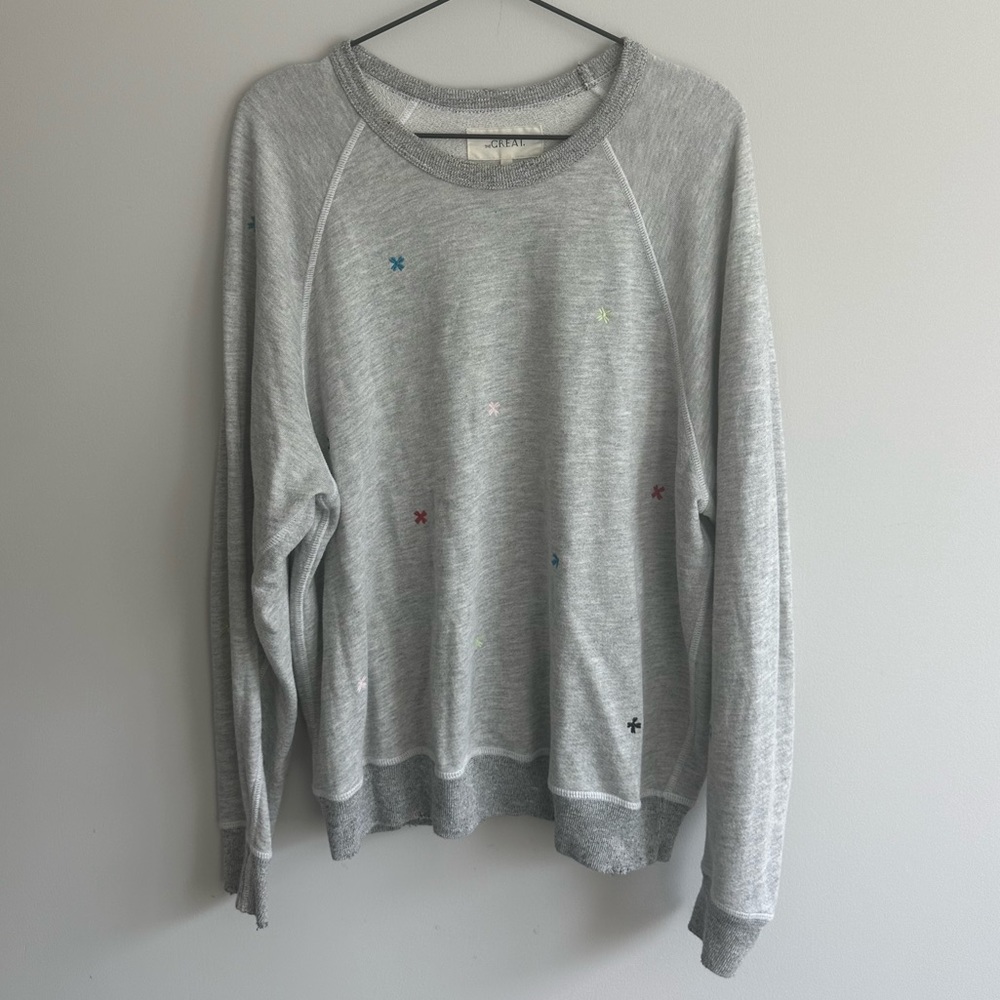 THE GREAT Grey Pullover with embroidered flowers
